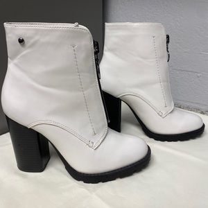 Simply Vera Vera Wang Grouse Block Heel Front Zip Boots White Size 7